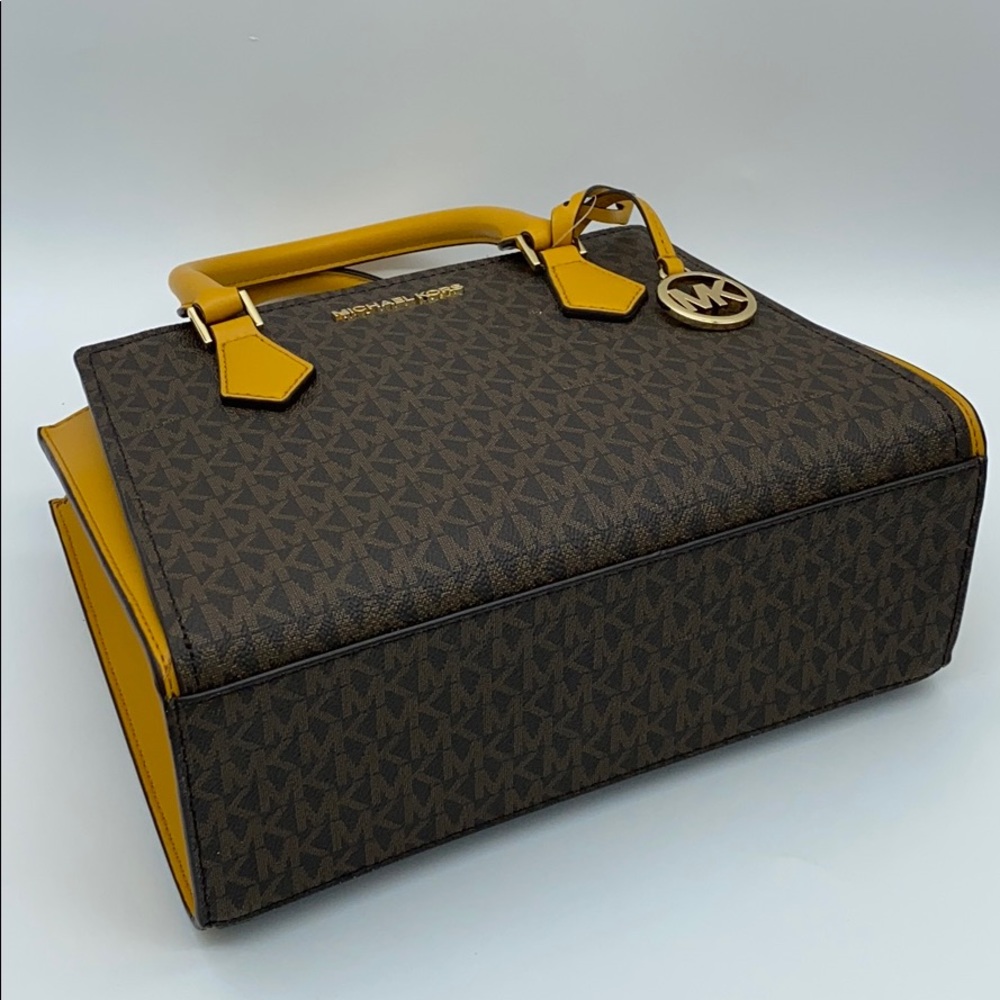 MICHAEL KORS HOPE MEDIUM MESSENGER MARIGOLD - Picture 14 of 16